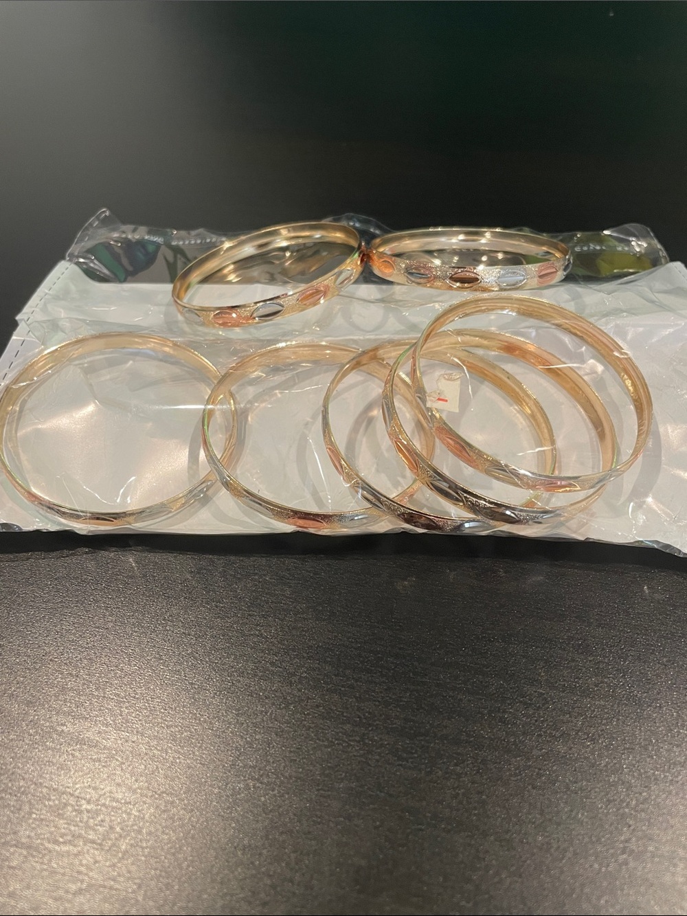Classic Gold-Tone Women's Bangle Bracelet Set size, 5 to 7 oro laminado